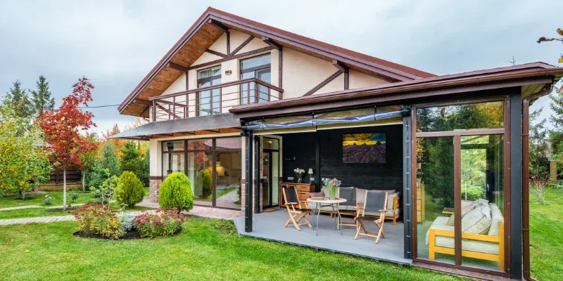 Sfaturi pentru amenajarea unei terase perfecte pentru petreceri în aer liber