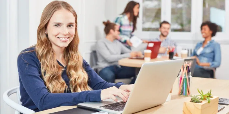 Munca Independentă vs. Angajarea într-o Companie: Avantaje și Dezavantaje