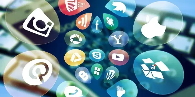 Este influențată fericirea de rețelele sociale?